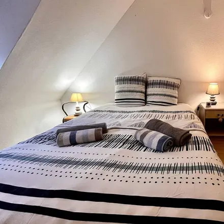 Rent this 2 bed condo on 29350 Moëlan-sur-Mer