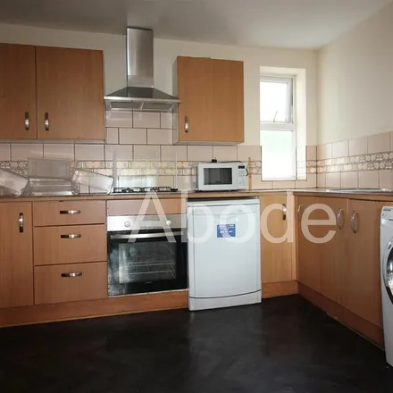 Image 4 - Tesco Express, 102 Burley Road, Leeds, LS3 1JP, United Kingdom - Apartment for rent