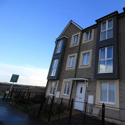 Rent this 3 bed townhouse on The Runway in Weston-super-Mare, BS24 8FP