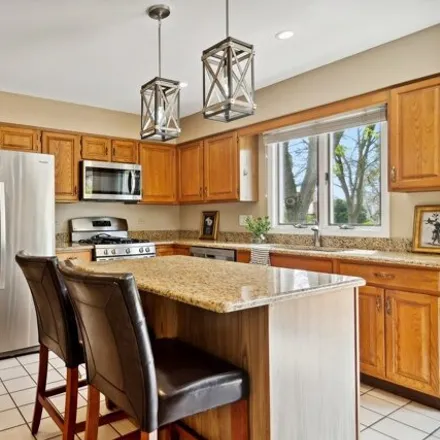 Image 6 - 2242 North Charter Point Drive, Arlington Heights, IL 60004, USA - House for sale