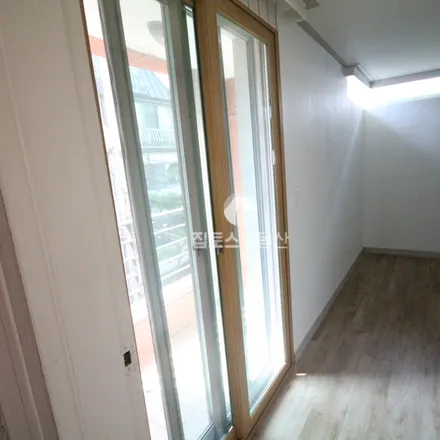 Rent this 2 bed apartment on 서울특별시 강남구 역삼동 728-21