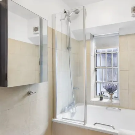 Image 7 - Winchester Court, Vicarage Gate, London, W8 4HA, United Kingdom - Apartment for rent