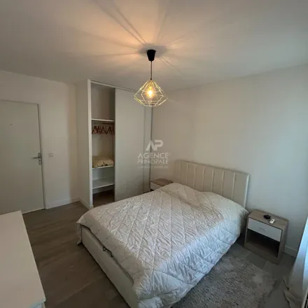 Rent this 2 bed apartment on 37 Rue du Général Leclerc in 78570 Chanteloup-les-Vignes, France