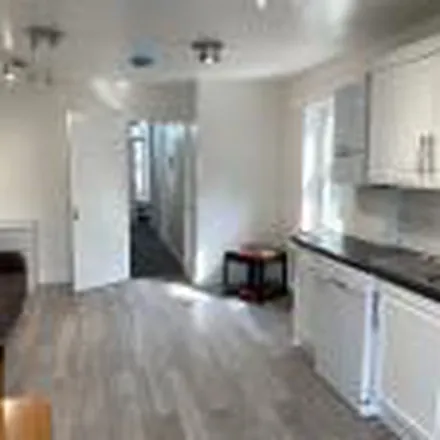 Image 2 - 89 Granville Road, London, SW18 5SF, United Kingdom - Apartment for rent