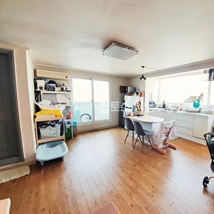 Rent this 1 bed apartment on 서울특별시 강남구 역삼동 777-13