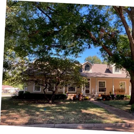 Buy this 4 bed house on 722 North Oak Street in Pauls Valley, OK 73075