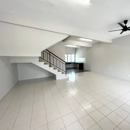 Rent this 4 bed townhouse on Jalan Alam Sutera 3 in Taman Alam Sutera, 42300 Bandar Puncak Alam