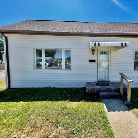 Rent this 2 bed house on 501 Monroe Street in East Alton, Madison County