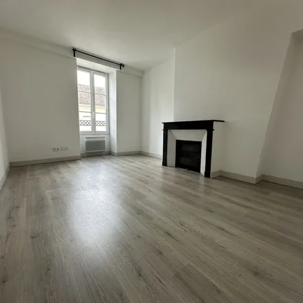 Rent this 3 bed apartment on 1 Avenue Maintenon in 77300 Fontainebleau, France