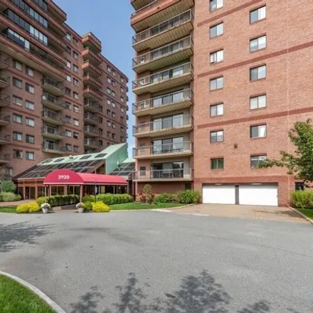 Image 2 - 3920 Mystic Valley Parkway, Medford, MA 02145, USA - Condo for sale