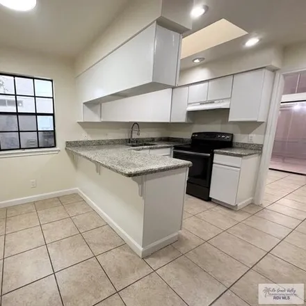 Image 7 - 2067 Fountain Bleau Boulevard, Brownsville, TX 78526, USA - Condo for sale