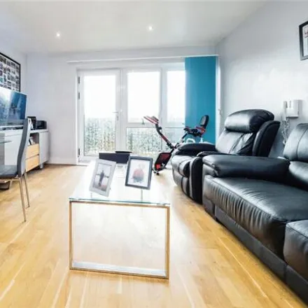 Image 3 - Northumberland Avenue, Squirrels Heath Lane, London, RM11 2EA, United Kingdom - Apartment for sale