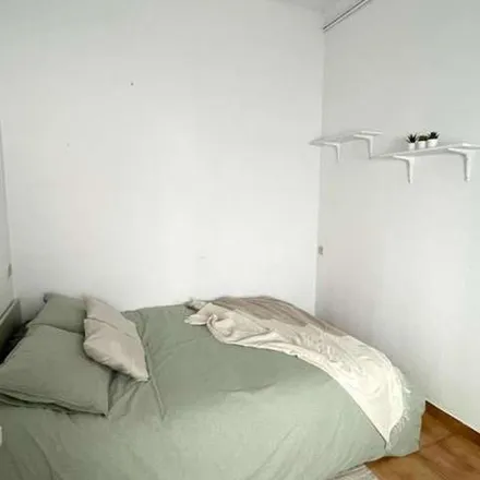 Rent this 3 bed apartment on Carrer de la Nació in 54, 08026 Barcelona