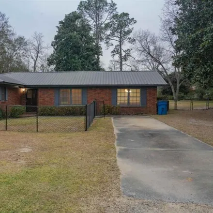 Buy this 3 bed house on 1719 South Maple Drive in Vidalia, GA 30474
