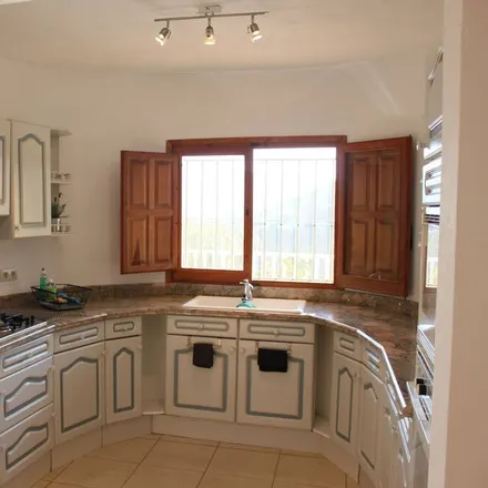 Rent this 5 bed house on 03727 Xaló