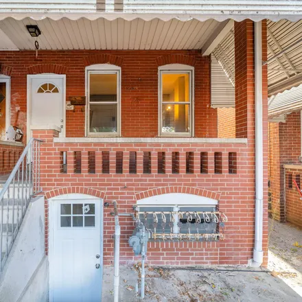 Buy this 3 bed townhouse on 516 North Lincoln Street in Wawaset Park, Wilmington