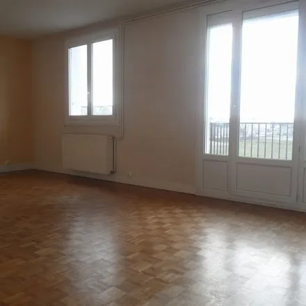Image 4 - 9 Rue Louis Rolland, 18000 Bourges, France - Apartment for rent