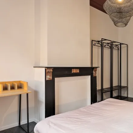 Rent this 11 bed room on Rue Eeckelaers - Eeckelaersstraat 10 in 1210 Saint-Josse-ten-Noode - Sint-Joost-ten-Node, Belgium