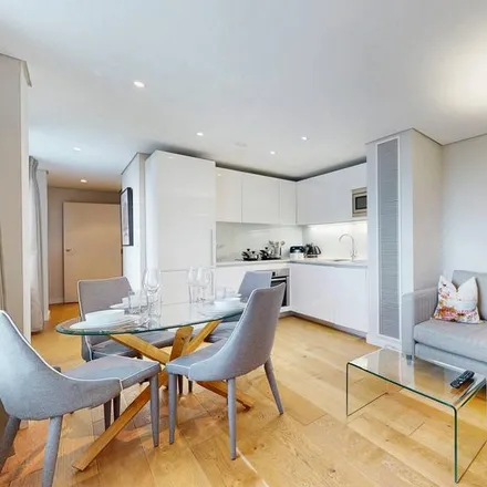 Rent this 3 bed apartment on 4 Merchant Square in London, W2 1AS