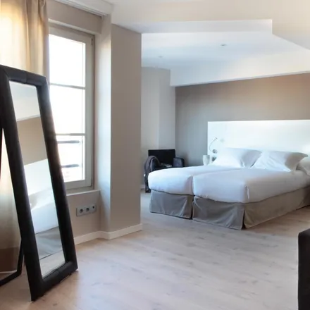 Rent this studio apartment on Carrer Nou de la Rambla in 102, 08001 Barcelona