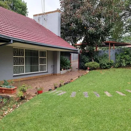 Rent this 6 bed apartment on Sheriff Road in Robindale, Johannesburg