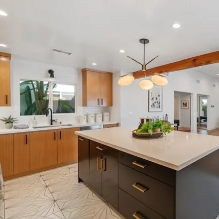 Image 5 - 5820 Wilkinson Avenue, Los Angeles, CA 91607, USA - House for sale