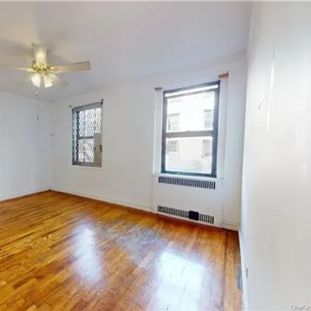 Image 9 - 2025 Valentine Ave Apt 2e, New York, 10457 - Apartment for sale