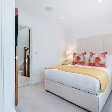Image 3 - Palace Wharf, 6-23 Rainville Road, London, W6 9HB, United Kingdom - Townhouse for rent