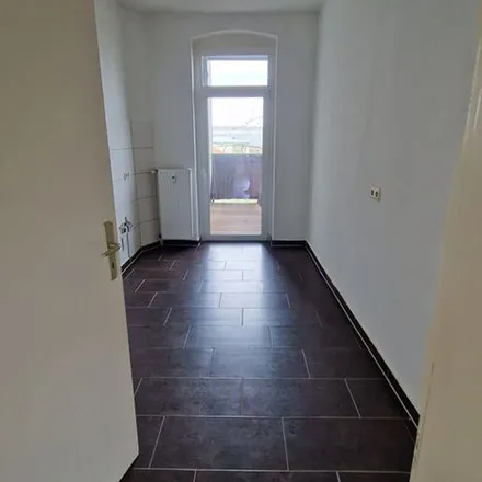 Rent this 3 bed apartment on Huttenstraße 53 in 06110 Halle (Saale), Germany
