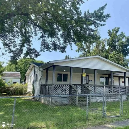 Buy this 2 bed house on 2904 Nathan Avenue in Flint, MI 48506
