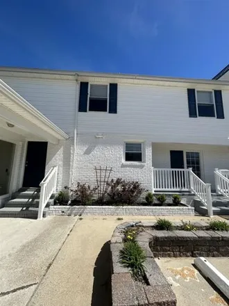 Buy this 4 bed condo on 499 East Sweetbriar Road in Wildwood Gables, Cape May County