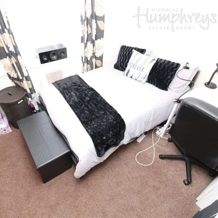 Rent this 4 bed apartment on Beeches Hollow in Sheffield, S2 3QY