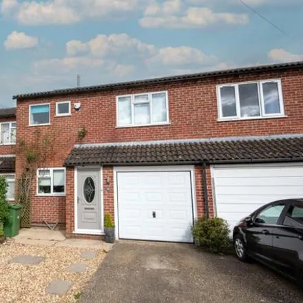 Buy this 3 bed townhouse on Derwent Road in Thatcham, RG19 3UP