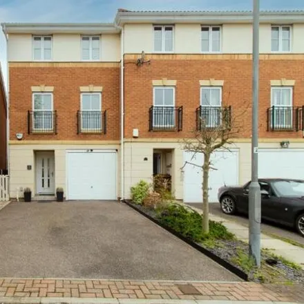 Buy this 3 bed townhouse on 7 Heddle Rise in Wrenthorpe, WF2 9UF