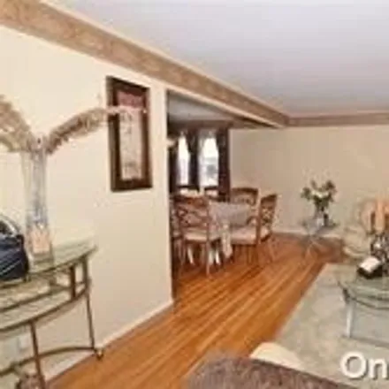 Image 7 - 209-43 27th Avenue, New York, NY 11360, USA - House for sale