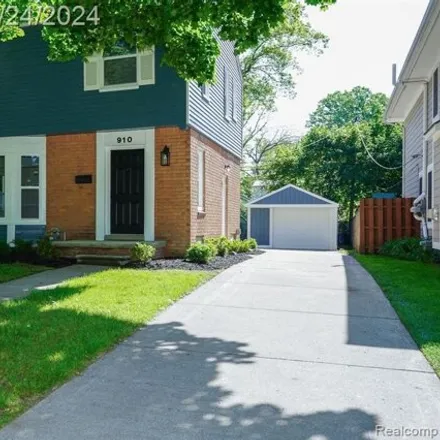 Buy this 3 bed house on 910 North Gainsborough Avenue in Royal Oak, MI 48067
