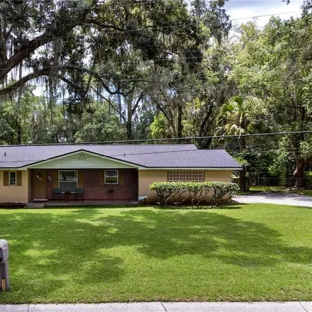 Buy this 2 bed house on 674 Southeast 19th Street in Ocala, FL 34471