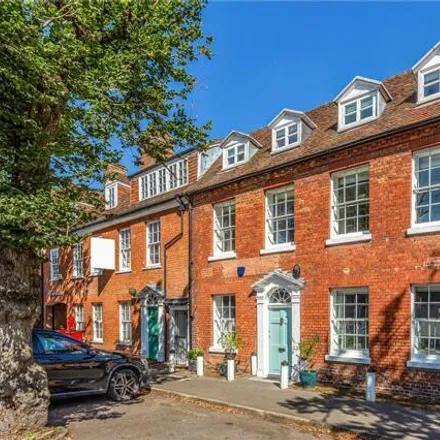 Buy this 5 bed townhouse on StaffHost Europe in 27 London End, Beaconsfield
