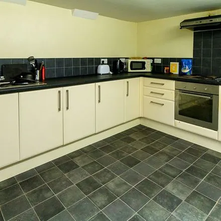 Rent this 5 bed townhouse on 5 in 7 Grove Gardens, Leeds