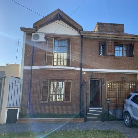 Buy this 3 bed house on Madres de Plaza de Mayo 1025 in Quilmes Este, B1879 BTQ Quilmes