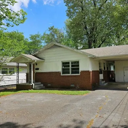 Buy this 3 bed house on 986 North 21st Street in Rowlandton, Paducah