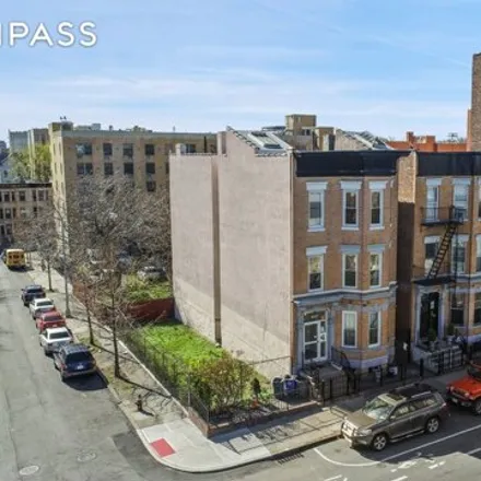 Buy this 18 bed townhouse on 1820 Crotona Avenue in New York, NY 10457