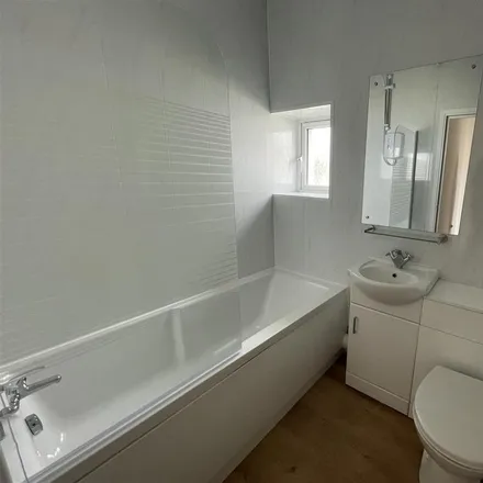 Image 9 - Ammanford Road, Llandybie, SA18 3YF, United Kingdom - Apartment for rent