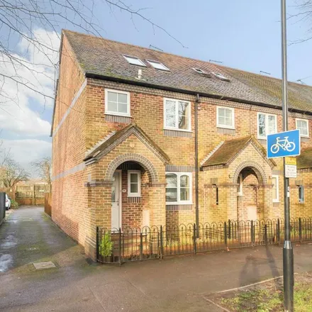 Rent this 4 bed apartment on Winchester School of Art in Park Avenue, Winchester