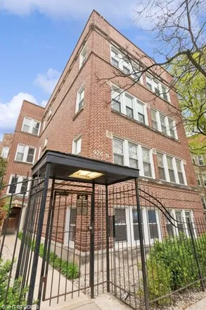 Buy this 2 bed condo on 926-928 West Windsor Avenue in Chicago, IL 60613
