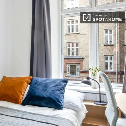Rent this 7 bed room on Jagtvej 77 in 2200 København N, Denmark
