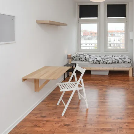 Rent this 4 bed room on Gastroenterologie Friedenau in Rheinstraße 2-3, 12159 Berlin