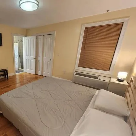 Rent this 3 bed apartment on Union City in NJ, 07087