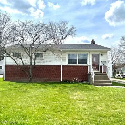 Buy this 3 bed house on 552 Rebecca Avenue Southeast in Hubbard, OH 44425