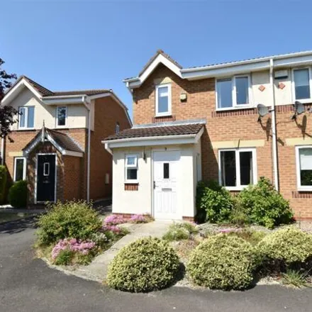 Buy this 3 bed duplex on Hyde Park Close in Bradley, DN33 3SR